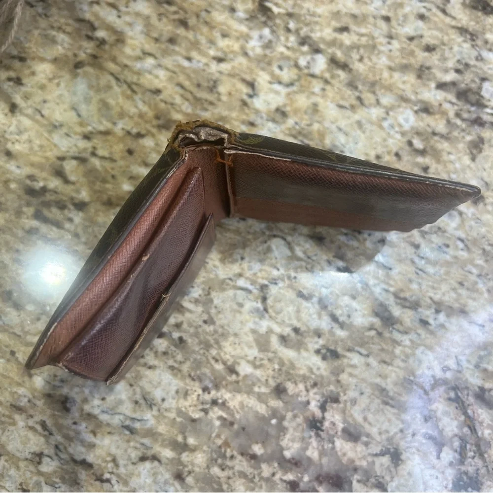 Authentic Vintage LOUIS Vuitton LV Monogram Short Bifold Wallet